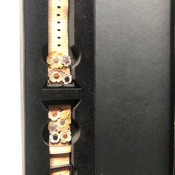 HTF🌟RARE Coach Tea Rose Apple Watch Band - Picture 5 of 7